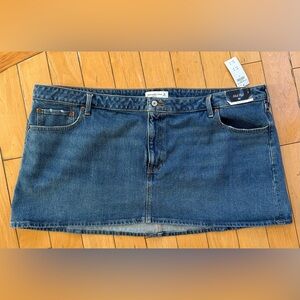 💎 ABERCROMBIE & FITCH | Curve Love Mid Rise Mini Skirt